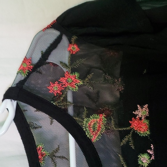 Kim & Cami Embroidered Floral Tunic Top - Picture 7 of 12